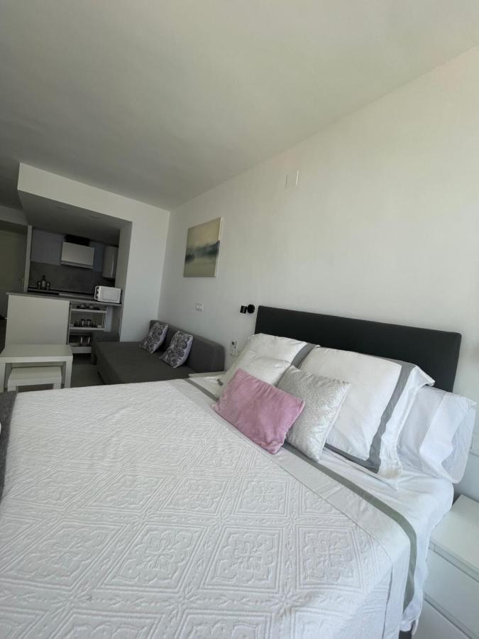 Apartamento Con Vistas Al Mar A Metros De La Playa Carihuela Soleil Apartment Торемолинос Екстериор снимка