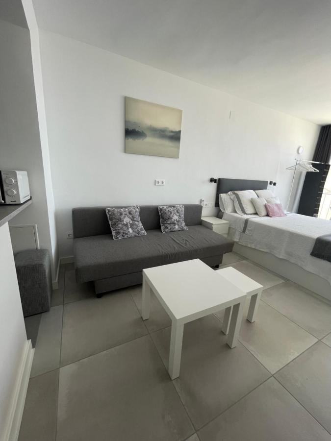 Apartamento Con Vistas Al Mar A Metros De La Playa Carihuela Soleil Apartment Торемолинос Екстериор снимка
