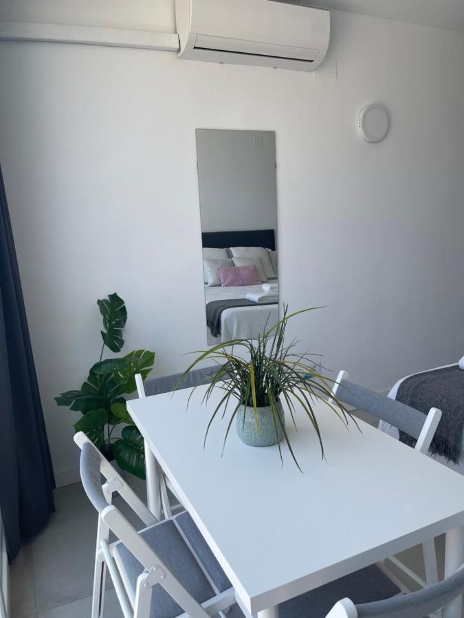 Apartamento Con Vistas Al Mar A Metros De La Playa Carihuela Soleil Apartment Торемолинос Екстериор снимка